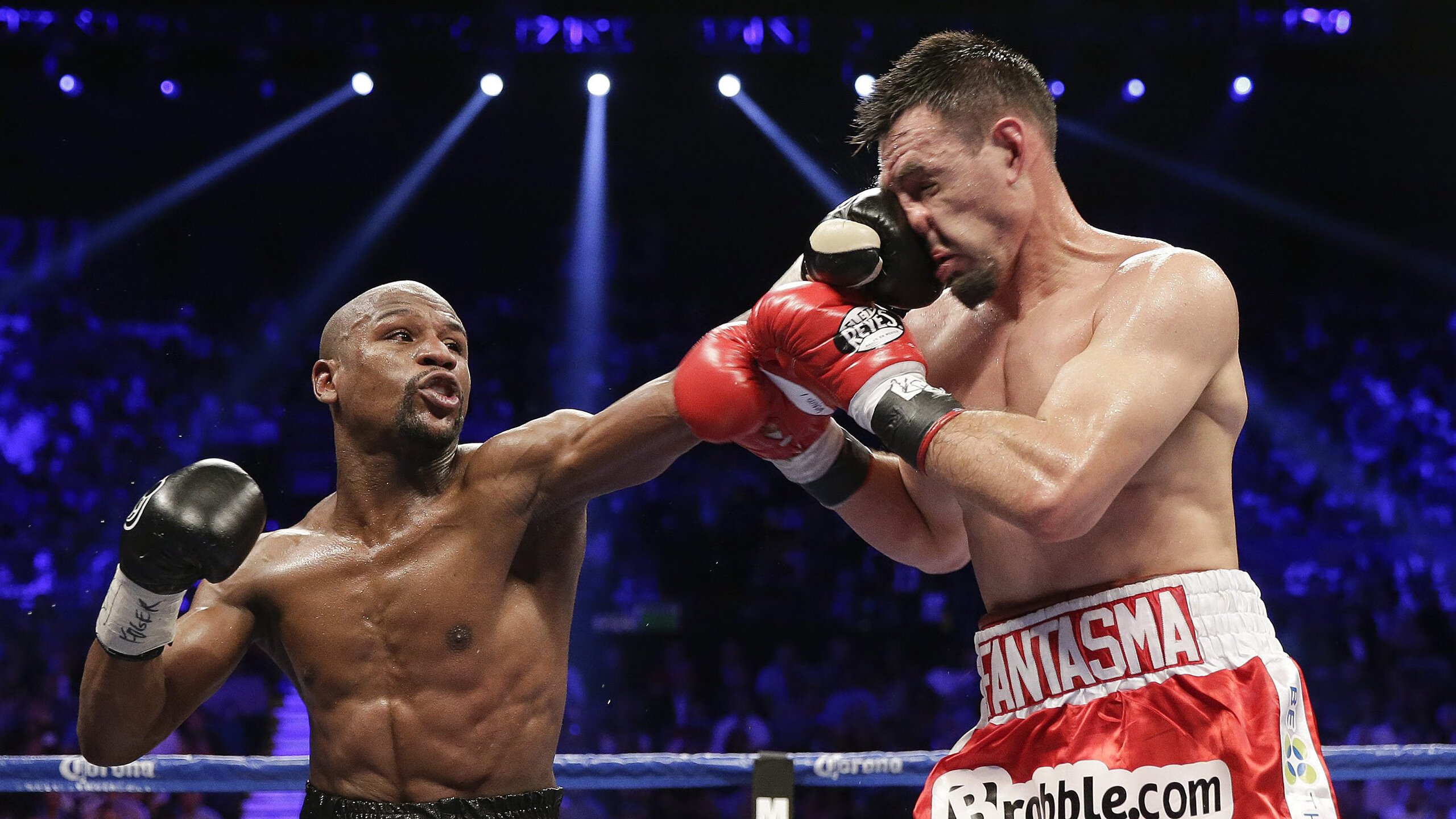 托桑·埃夫布奥姆万成为NBA全球球迷偶像，埃托奥和布冯相视一笑