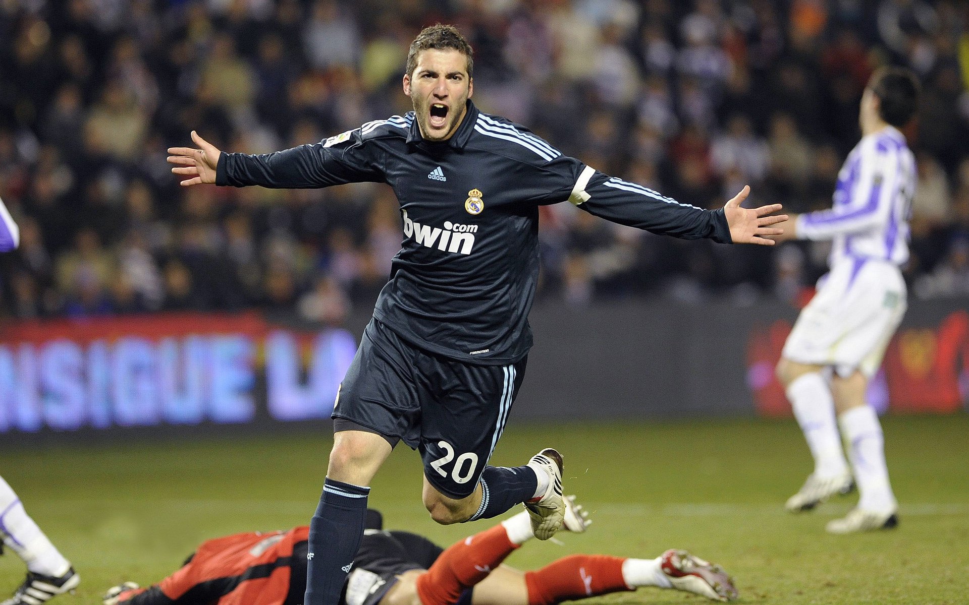 神速超车：车手们在激烈追逐中的经典瞬间，神速爱百度百科