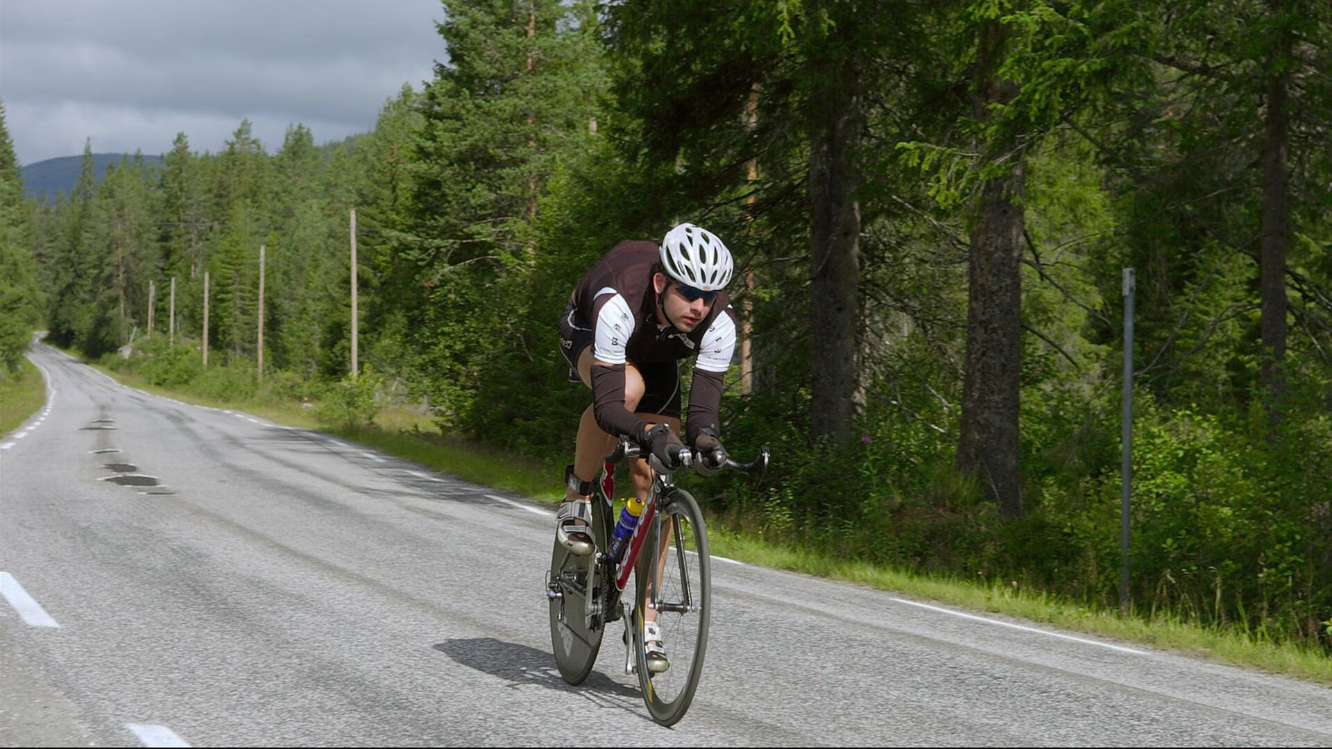 篮球赛事转播画质提升观众体验，篮球比赛转播