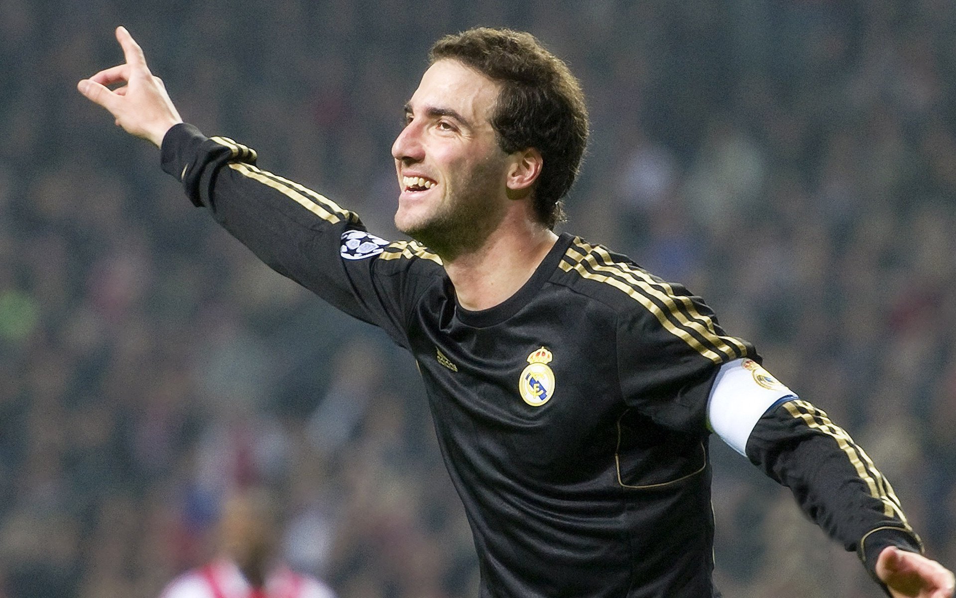 西甲：巴塞罗那4-1战胜奥萨苏纳，莱万再次打入关键球，西甲 巴塞罗那